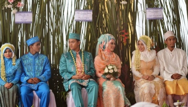 pernikahan 6 pasangan pengantin